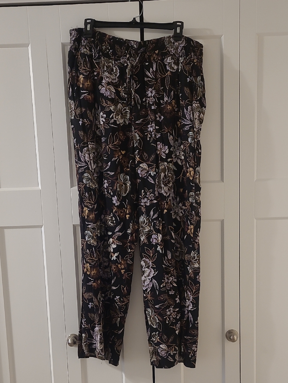Maurices Women's Black Floral Elastic-Waist Pants